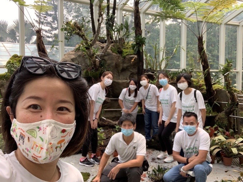 Gwendolyn (extreme left) with Sembcorp volunteers preparing the Sembcorp Cool House for its official opening. Picture taken on 18 March 2021. Picture credit: Sembcorp Industries.